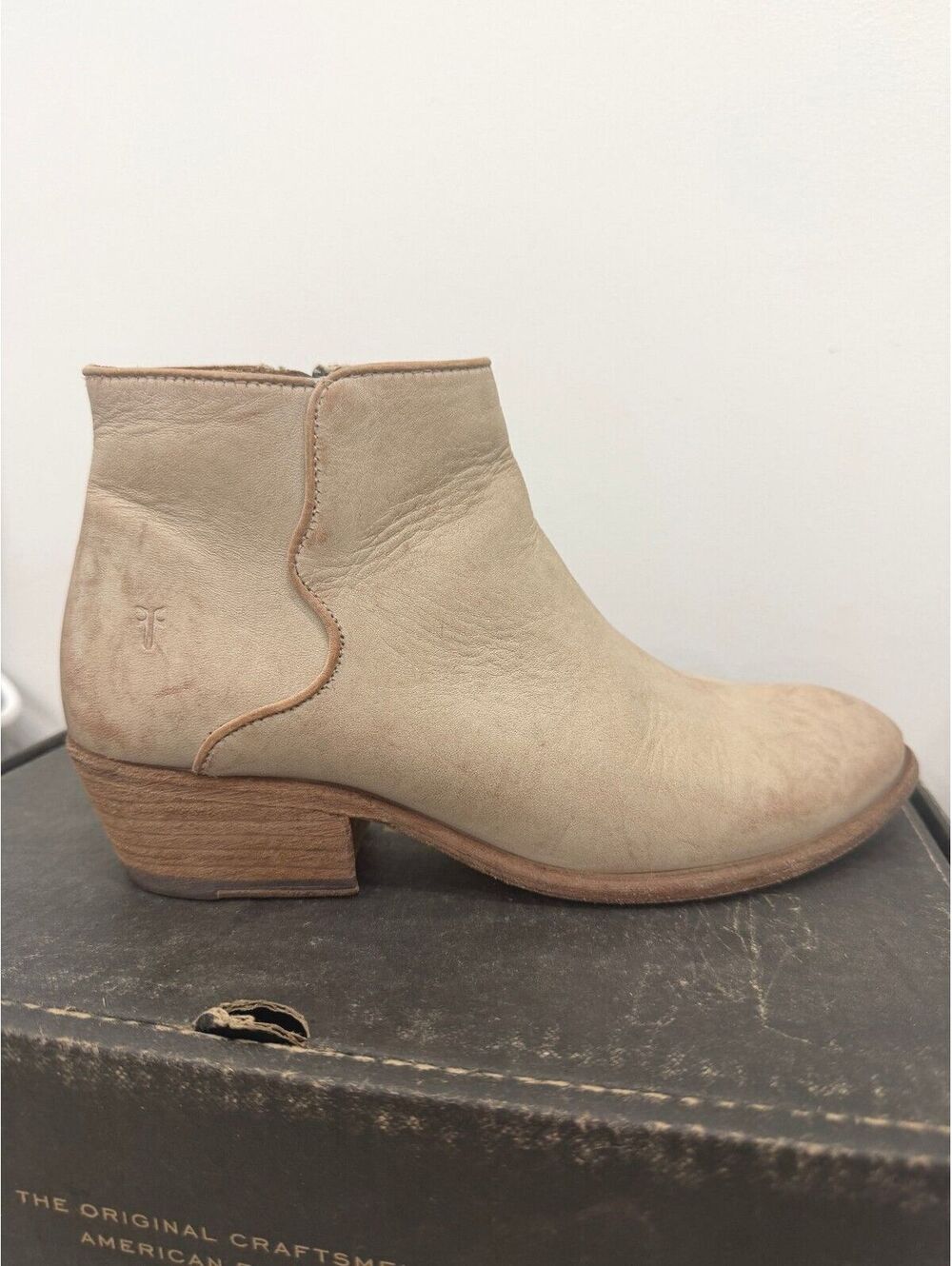 Frye Carson Piping Bootie 7 Women's Beige Leather Ankle Boots with Side Zipper